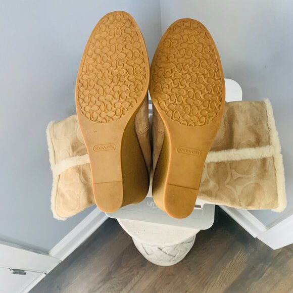 NEW COACH Signature Jordana Suede Shearling Trim Wedge Boots Size 10M (NIB) - Picture 3 of 5